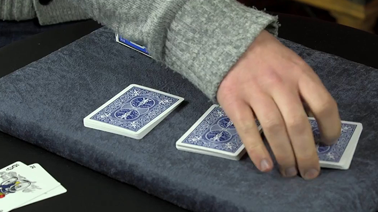 Liam Montier's THE SEER DECK Gimmick and Online Instructions (Red) - Trick